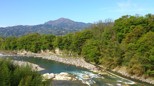 子持山と片品川[1].jpg
